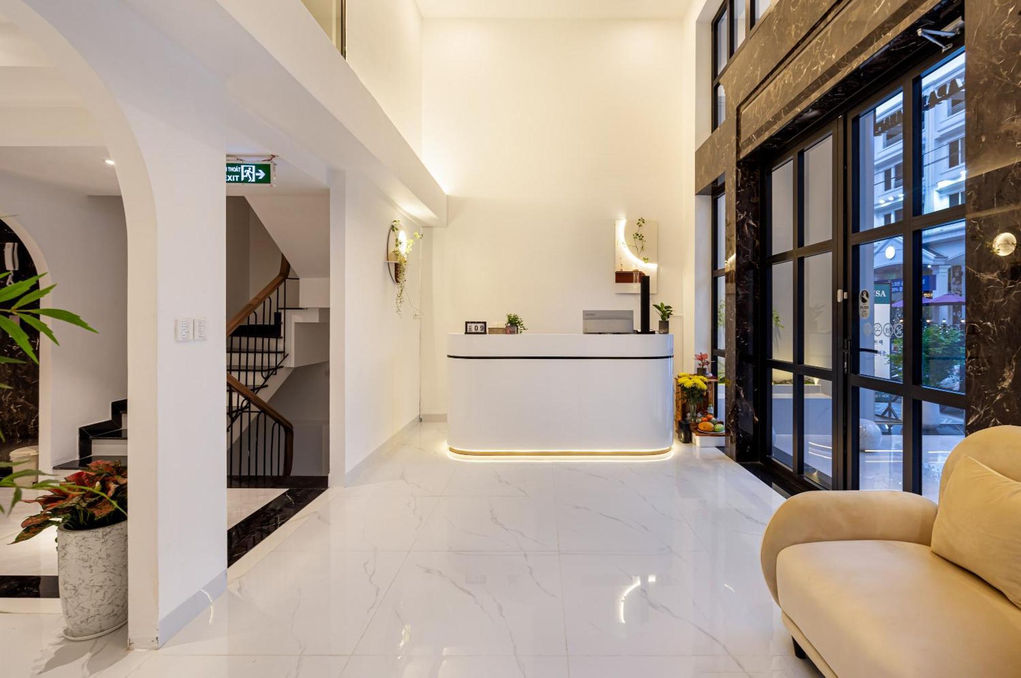 Khách sạn hẻo lánh Và Căn Hộ Royal Phú Mỹ Hưng 2*